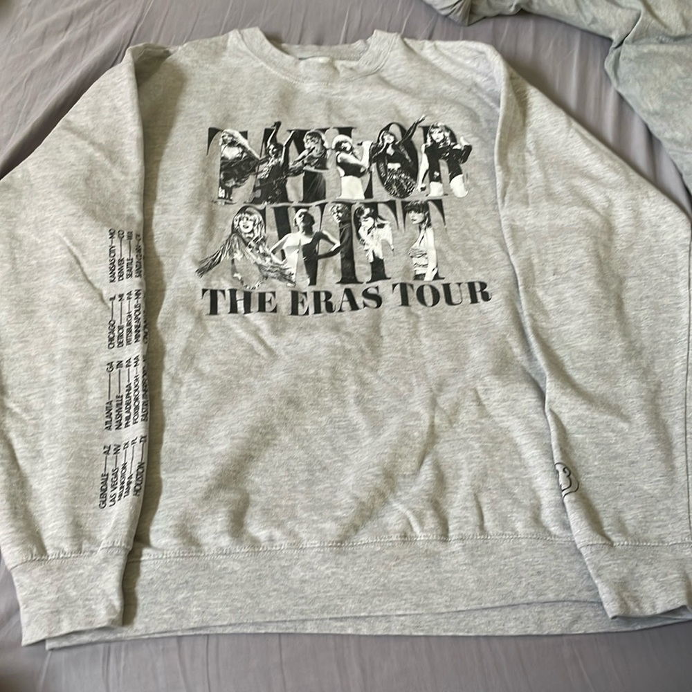 Taylor Swift 2023 Eras Tour Crewneck Sweatshirt XL Gray Pullover